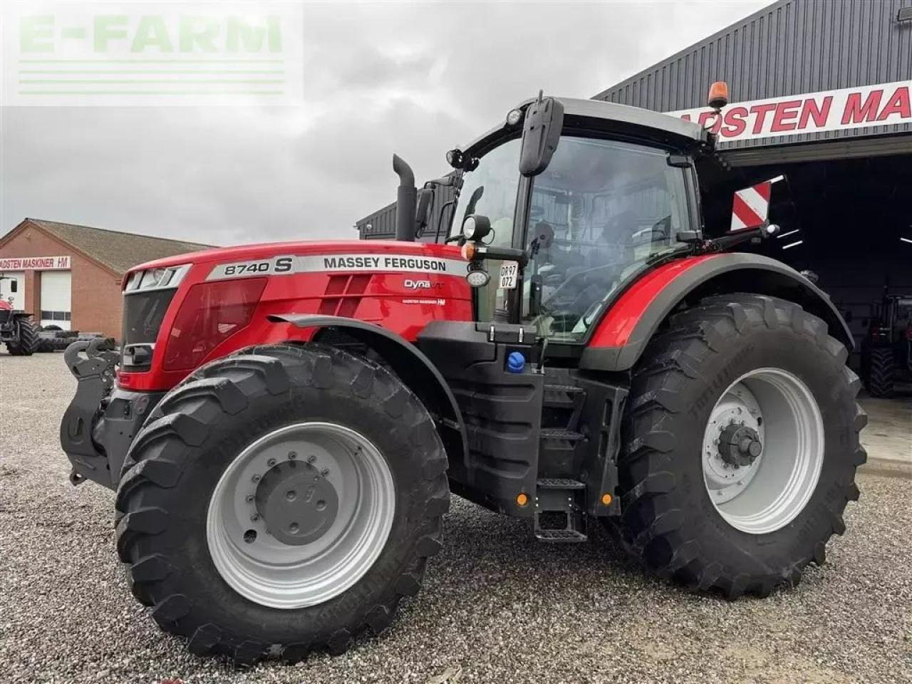 Massey Ferguson 8740s dyna vt exclusive Exclusive - Farm tractor: picture 2 Massey Ferguson 8740s dyna vt exclusive Exclusive - Farm tractor: picture 2