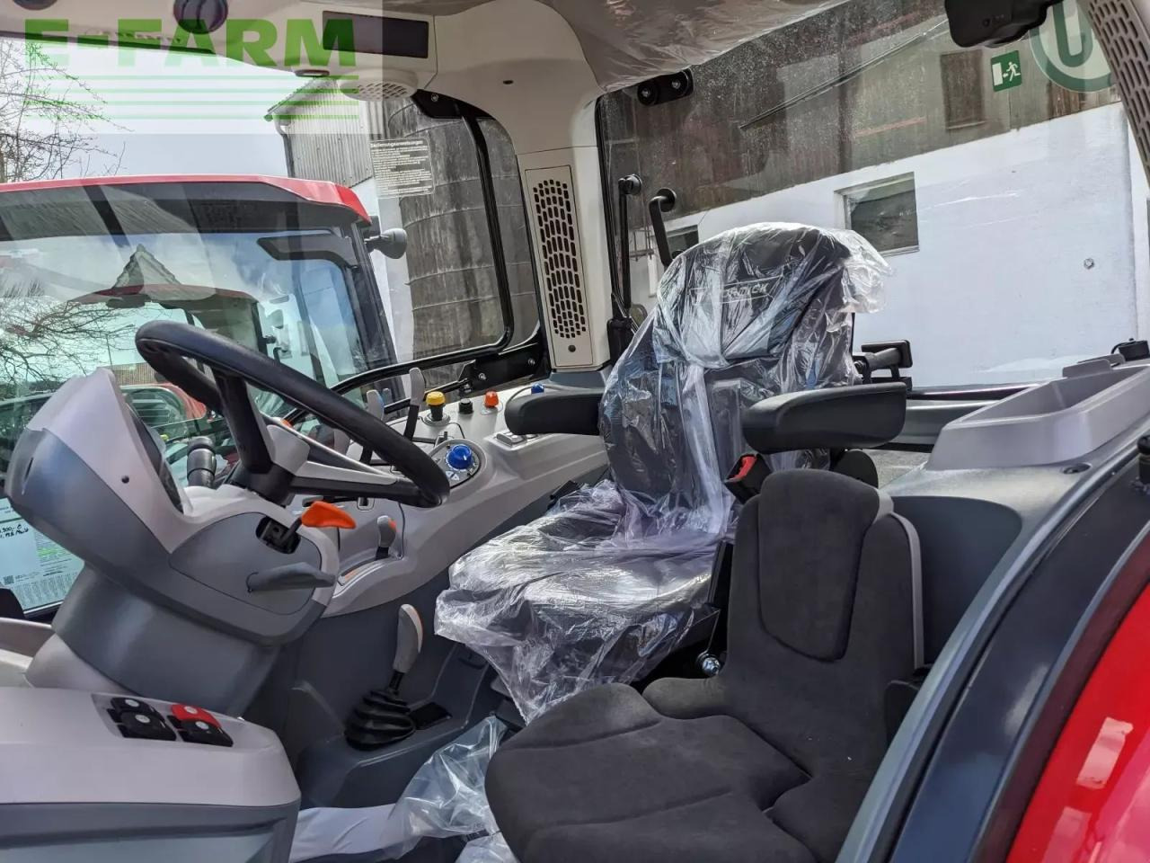 McCormick x5.085 - Farm tractor: picture 5 McCormick x5.085 - Farm tractor: picture 5