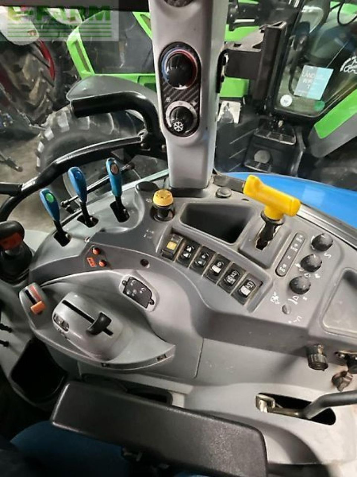 Farm tractor New Holland t 5.105 electro command: picture 7