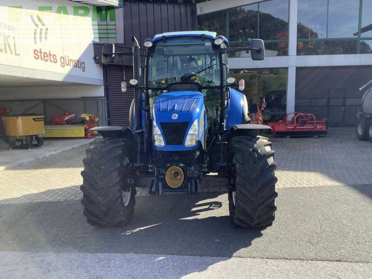 New Holland t5.105 electro command - Farm tractor: picture 2 New Holland t5.105 electro command - Farm tractor: picture 2