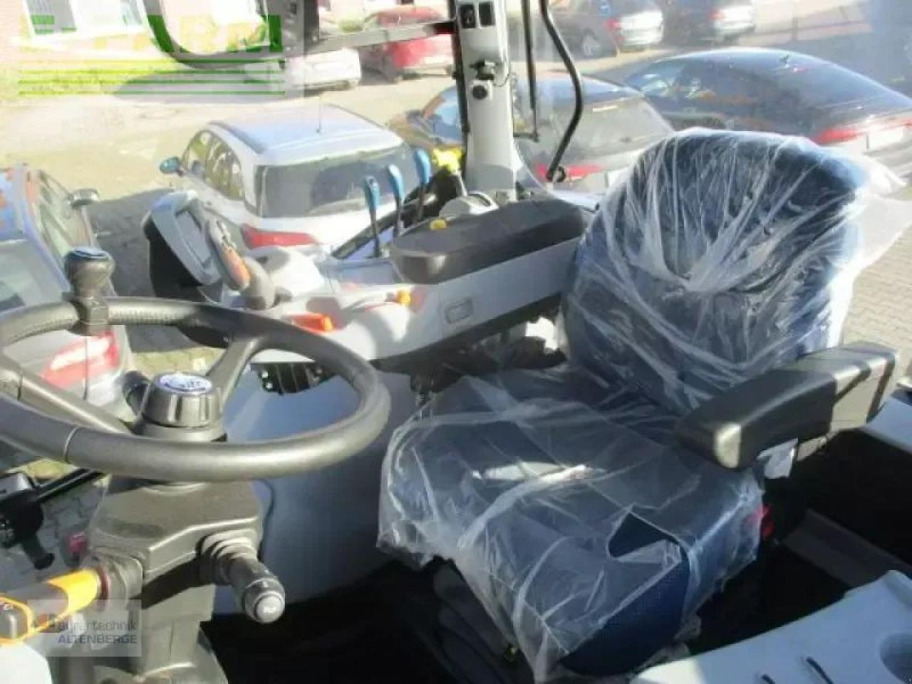 New Holland t5.110 dynamic command - Farm tractor: picture 5 New Holland t5.110 dynamic command - Farm tractor: picture 5