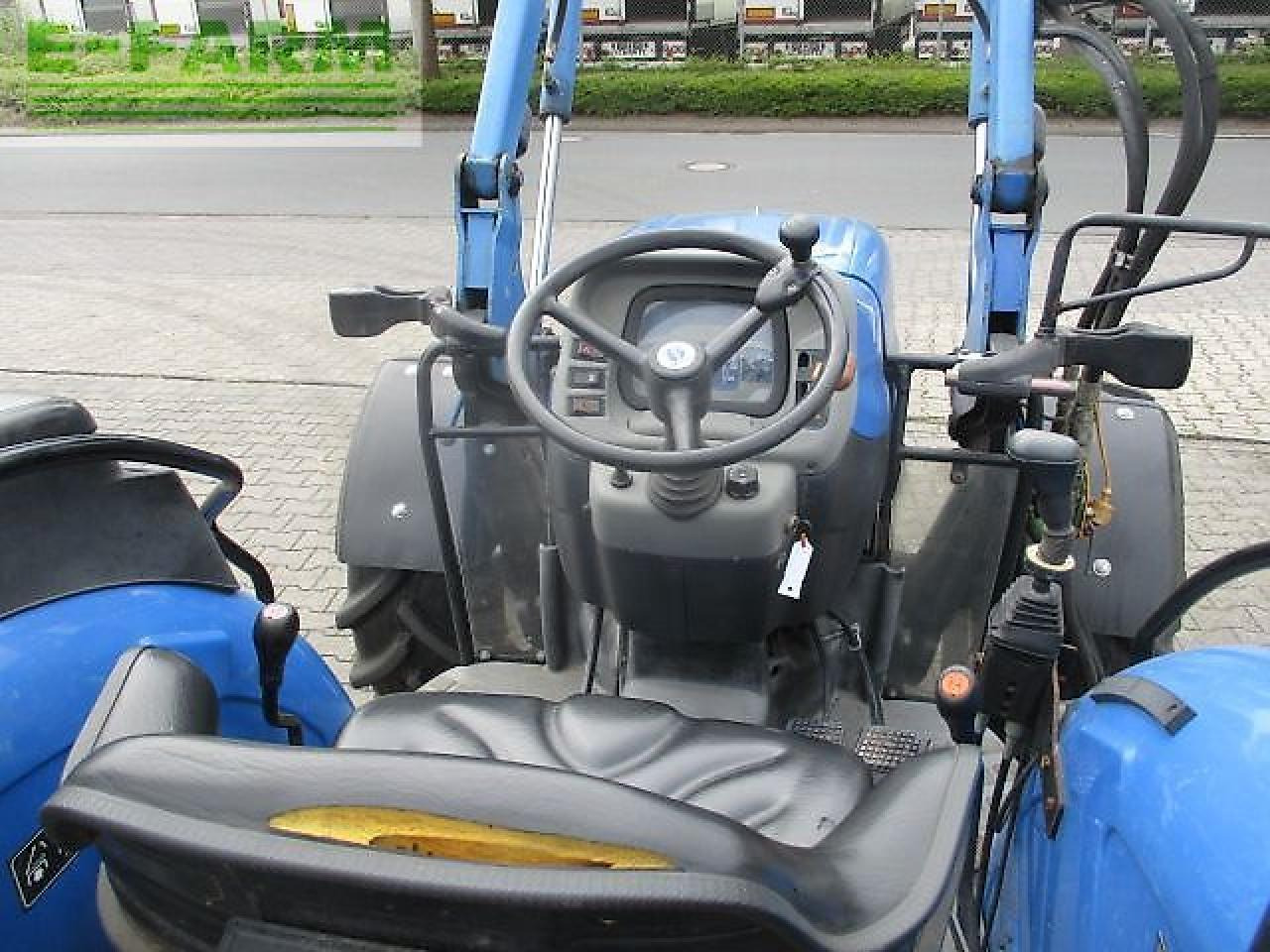 New Holland tn70 a niedrige bauhöhe - Farm tractor: picture 5 New Holland tn70 a niedrige bauhöhe - Farm tractor: picture 5