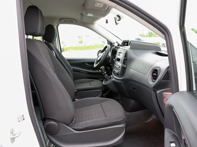 MERCEDES-BENZ Vito 111 TourerPro,lang,8Sitzer,Klima,Standhzg. - Minibus, Passenger van: picture 3 MERCEDES-BENZ Vito 111 TourerPro,lang,8Sitzer,Klima,Standhzg. - Minibus, Passenger van: picture 3