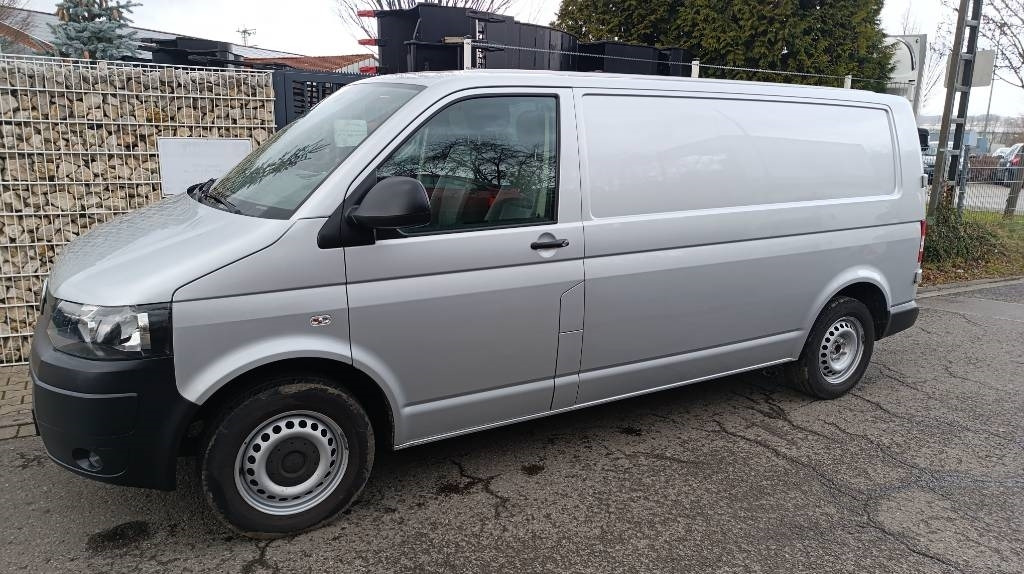 Volkswagen T5 2.0 TDI, Transporter, Kasten, Werkstattschränke - Box van: picture 3 Volkswagen T5 2.0 TDI, Transporter, Kasten, Werkstattschränke - Box van: picture 3