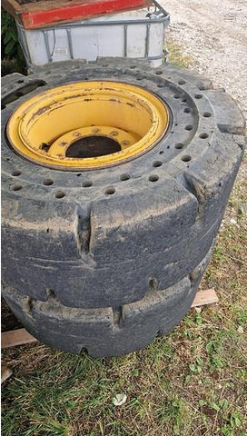 Big Vollgummi Räder 20,5 x 25 mit Volvo Felgen - Tire: picture 2 Big Vollgummi Räder 20,5 x 25 mit Volvo Felgen - Tire: picture 2