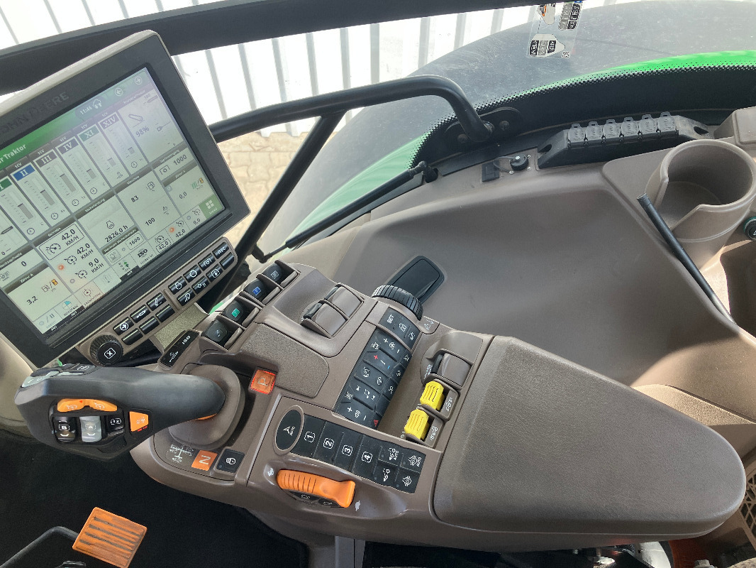 John Deere 6R185 - Farm tractor: picture 3 John Deere 6R185 - Farm tractor: picture 3