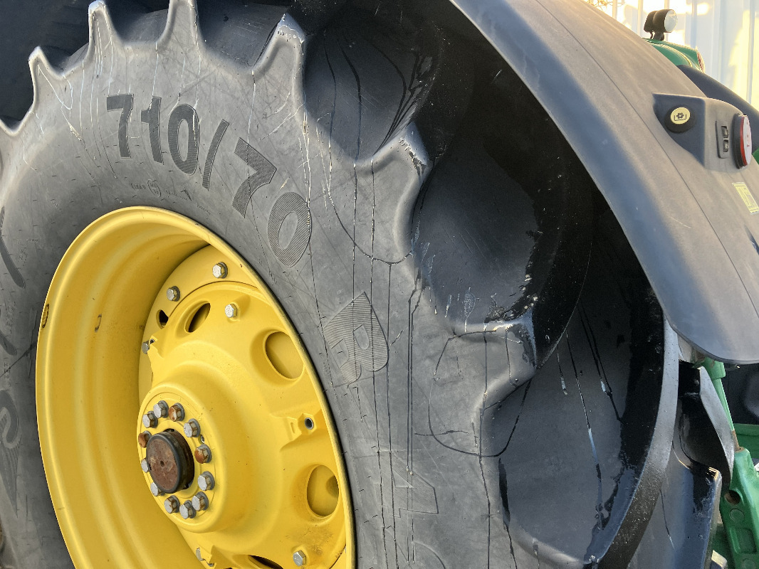 John Deere 7270R - Farm tractor: picture 3 John Deere 7270R - Farm tractor: picture 3