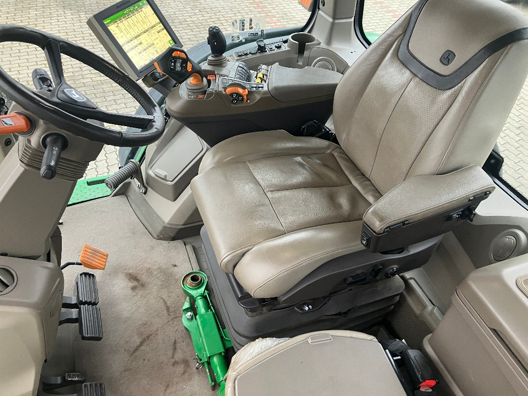 John Deere 7R290 - Farm tractor: picture 2 John Deere 7R290 - Farm tractor: picture 2