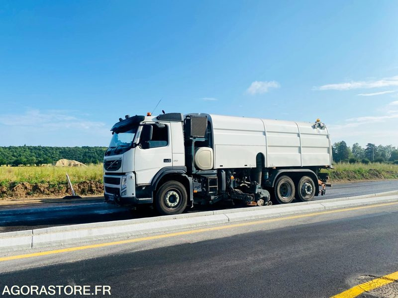 4 BALAYEUSES 6 ROUES - VOLVO - FMFH - 2011 A 2013 - Road sweeper: picture 2 4 BALAYEUSES 6 ROUES - VOLVO - FMFH - 2011 A 2013 - Road sweeper: picture 2