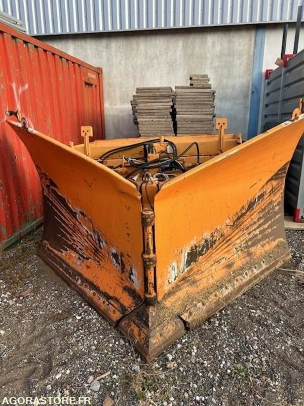 ETRAVE SICOMETAL + SALEUSE ZAGRODA - Agricultural machinery: picture 1 ETRAVE SICOMETAL + SALEUSE ZAGRODA - Agricultural machinery: picture 1