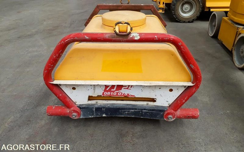 Réservoir d'eau divers pour SKID 940L pour pales - Attachment for Construction machinery: picture 3 Réservoir d'eau divers pour SKID 940L pour pales - Attachment for Construction machinery: picture 3