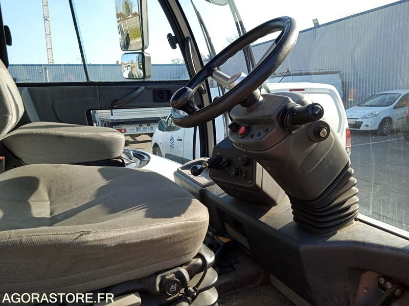 BALAYEUSE DE VOIRIE CITY CAT 5006 - Road sweeper: picture 2 BALAYEUSE DE VOIRIE CITY CAT 5006 - Road sweeper: picture 2