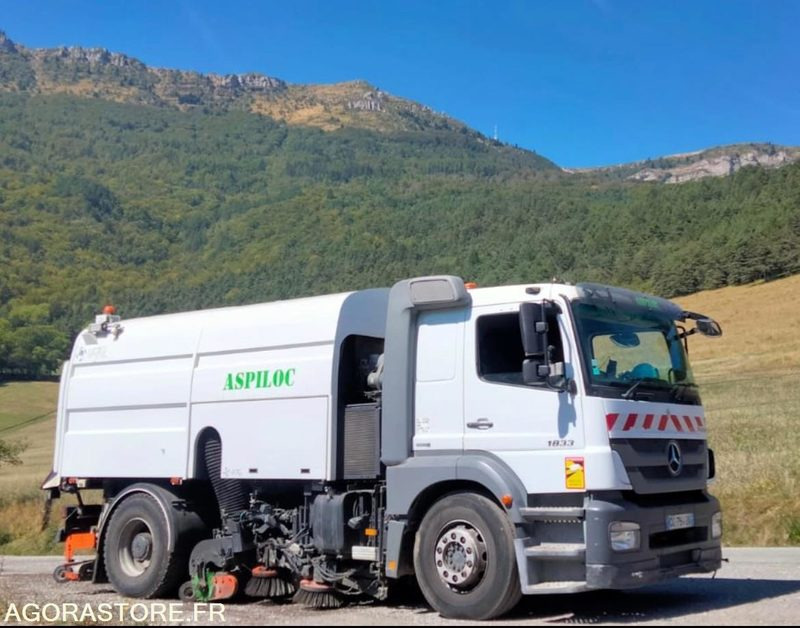 BALAYEUSE LAVEUSE THP MERCEDES BH9 ANNEE 2012 - 246000KMS - 5861HEURES - Road sweeper: picture 1 BALAYEUSE LAVEUSE THP MERCEDES BH9 ANNEE 2012 - 246000KMS - 5861HEURES - Road sweeper: picture 1