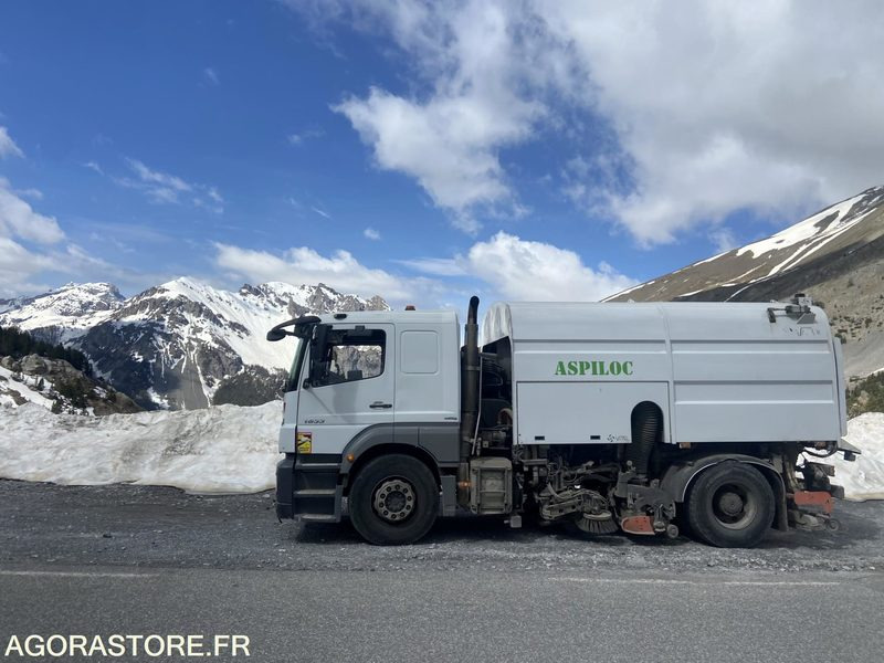 BALAYEUSE LAVEUSE THP MERCEDES BH9 ANNEE 2012 - 246000KMS - 5861HEURES - Road sweeper: picture 2 BALAYEUSE LAVEUSE THP MERCEDES BH9 ANNEE 2012 - 246000KMS - 5861HEURES - Road sweeper: picture 2
