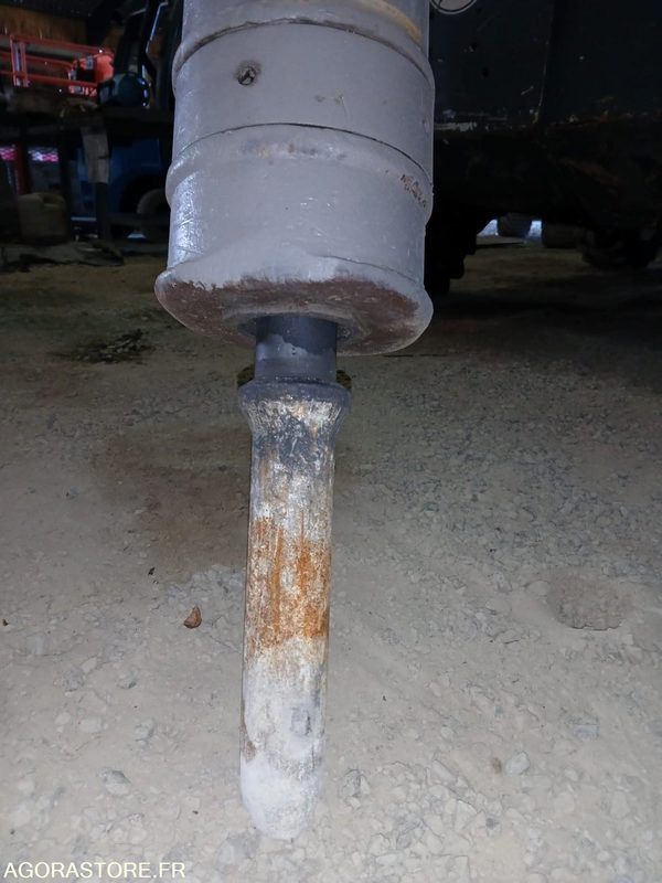 BRH MONTABERT SC16 Arden QA10 - Hydraulic hammer: picture 2 BRH MONTABERT SC16 Arden QA10 - Hydraulic hammer: picture 2