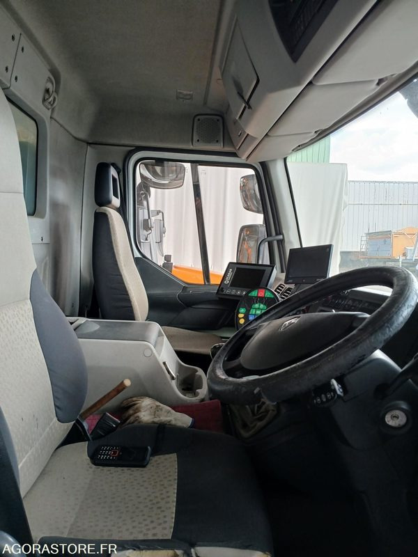 Balayeuse Renault Midlum 220.12 Scarab Major 3 D (62412) - Road sweeper: picture 4 Balayeuse Renault Midlum 220.12 Scarab Major 3 D (62412) - Road sweeper: picture 4