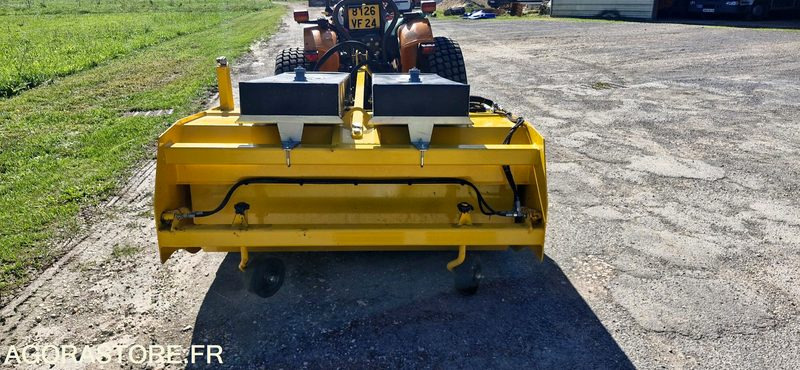 Balayeuse de Voirie sur trois points - Road sweeper: picture 3 Balayeuse de Voirie sur trois points - Road sweeper: picture 3