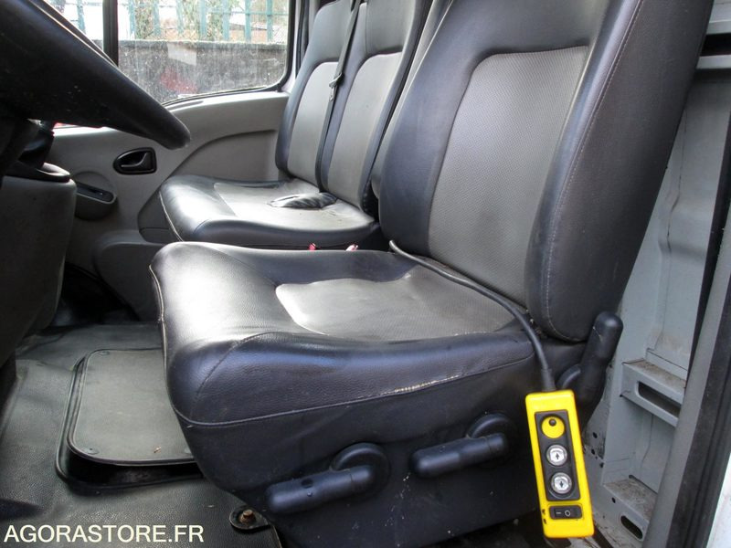 Leasing of  CAMION BENNE MASTER RENAULT problèmes soupapes moteur tournant CAMION BENNE MASTER RENAULT problèmes soupapes moteur tournant: picture 44