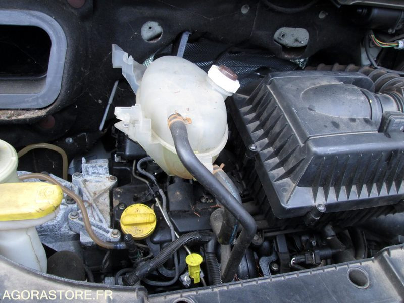 Leasing of  CAMION BENNE MASTER RENAULT problèmes soupapes moteur tournant CAMION BENNE MASTER RENAULT problèmes soupapes moteur tournant: picture 27