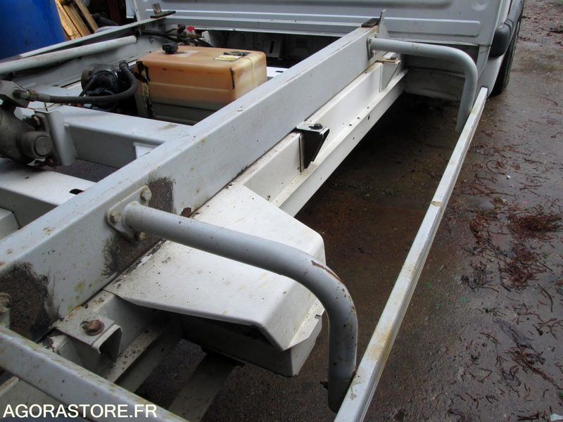 Leasing of  CAMION BENNE MASTER RENAULT problèmes soupapes moteur tournant CAMION BENNE MASTER RENAULT problèmes soupapes moteur tournant: picture 13