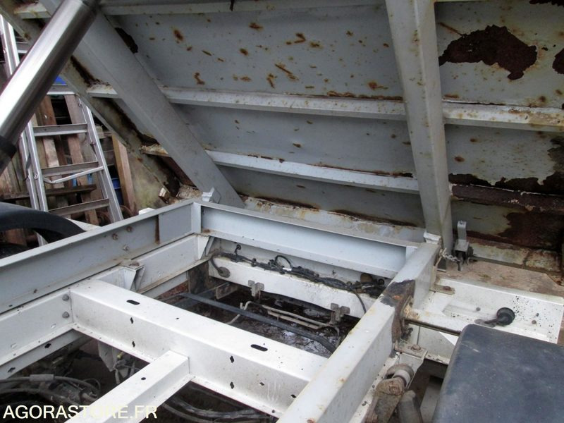 Leasing of  CAMION BENNE MASTER RENAULT problèmes soupapes moteur tournant CAMION BENNE MASTER RENAULT problèmes soupapes moteur tournant: picture 7