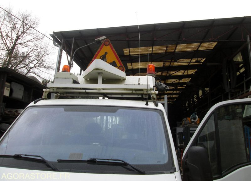 Leasing of  CAMION BENNE MASTER RENAULT problèmes soupapes moteur tournant CAMION BENNE MASTER RENAULT problèmes soupapes moteur tournant: picture 28