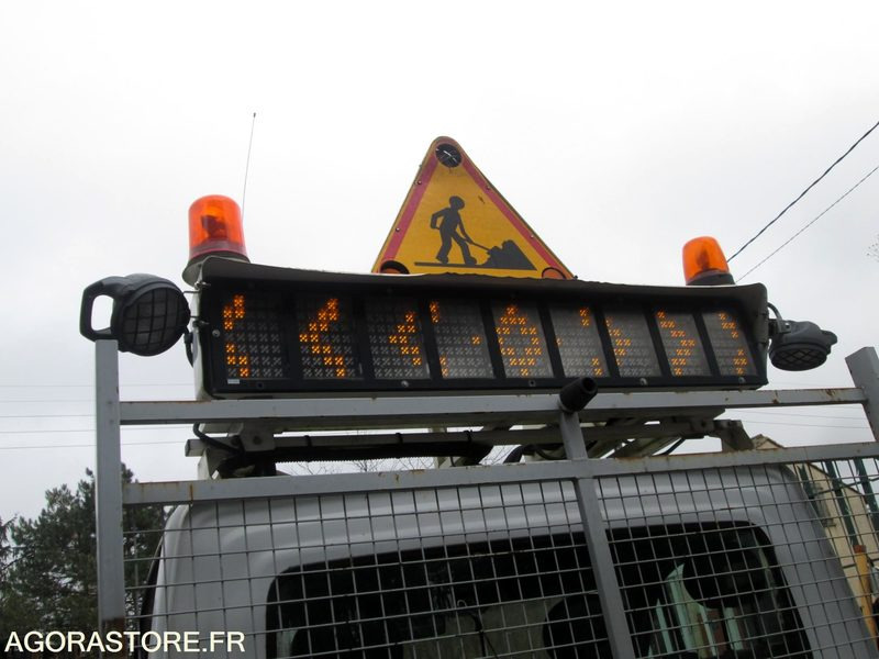 CAMION BENNE MASTER RENAULT problèmes soupapes moteur tournant - Tipper van: picture 3 CAMION BENNE MASTER RENAULT problèmes soupapes moteur tournant - Tipper van: picture 3