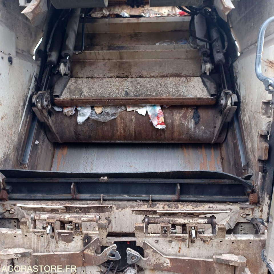 CAMION - BOM - VOLVO - FE - 300 - 180953KM - Garbage truck: picture 3 CAMION - BOM - VOLVO - FE - 300 - 180953KM - Garbage truck: picture 3