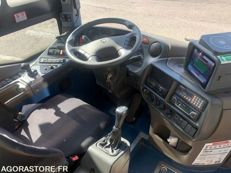 CAR IRISBUS RECREO N°15213- MEC 2009 - 444297 Km AD507BZ - School bus: picture 3 CAR IRISBUS RECREO N°15213- MEC 2009 - 444297 Km AD507BZ - School bus: picture 3