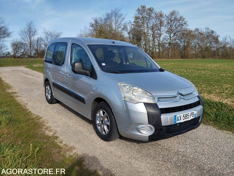 CITROEN BERLINGO COMBISPACE 1.6 HDI 110 DIESEL - 5 PLACES - ANNÉE 2009 - Car: picture 2 CITROEN BERLINGO COMBISPACE 1.6 HDI 110 DIESEL - 5 PLACES - ANNÉE 2009 - Car: picture 2