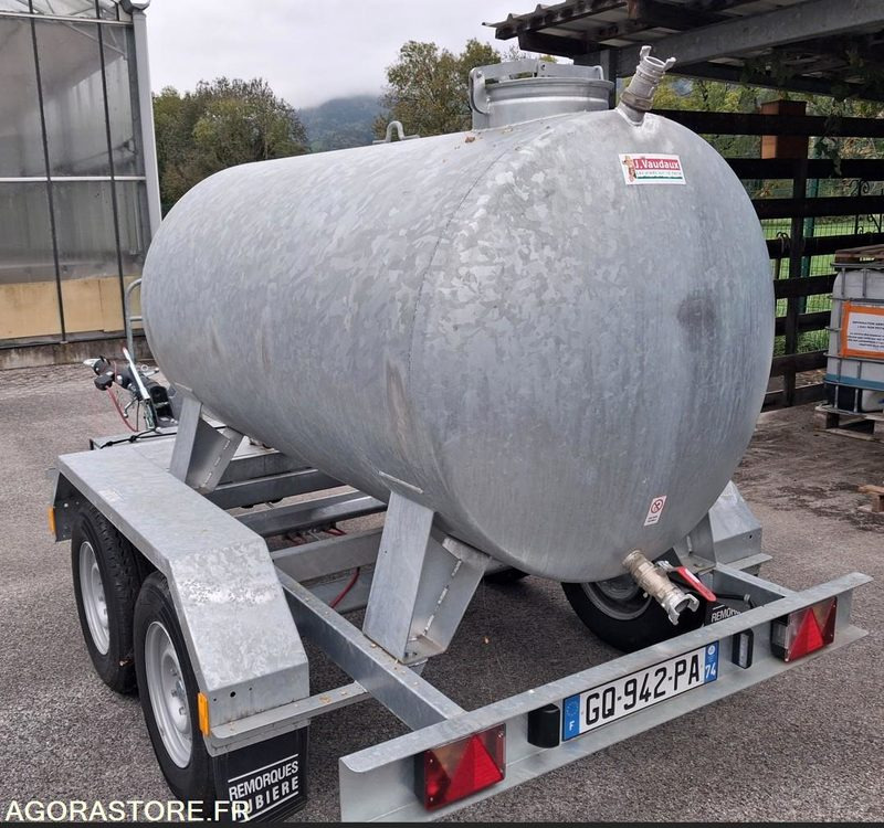 Citerne à eau 2000 litres sur remorque - Garden equipment: picture 2 Citerne à eau 2000 litres sur remorque - Garden equipment: picture 2