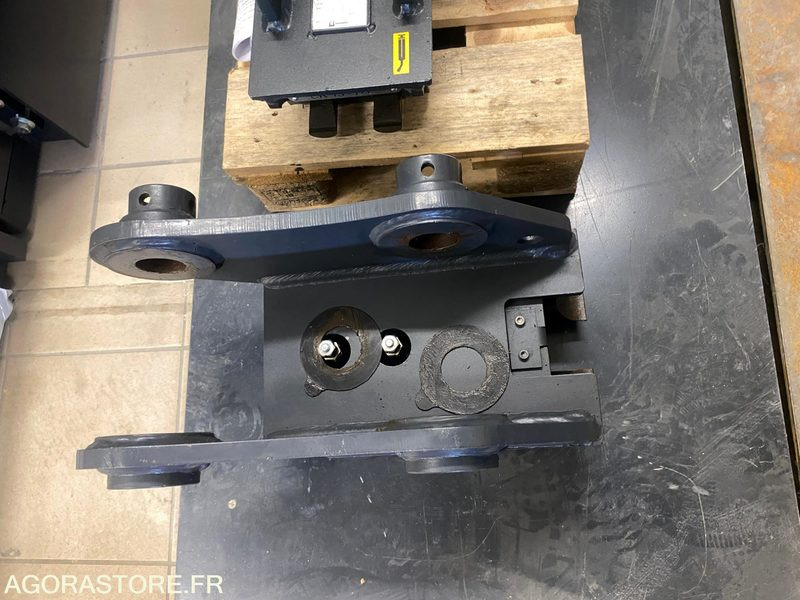 Coupleur hydraulique + 3 godets Neufs pour pelle 6T - Construction equipment: picture 4 Coupleur hydraulique + 3 godets Neufs pour pelle 6T - Construction equipment: picture 4