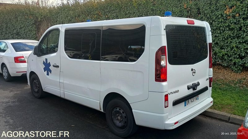 EK-123-TQ - Non Roulant - OPEL VIVARO - VASP - CG INTEGRAL - 447 455 Kms - Ambulance: picture 4 EK-123-TQ - Non Roulant - OPEL VIVARO - VASP - CG INTEGRAL - 447 455 Kms - Ambulance: picture 4