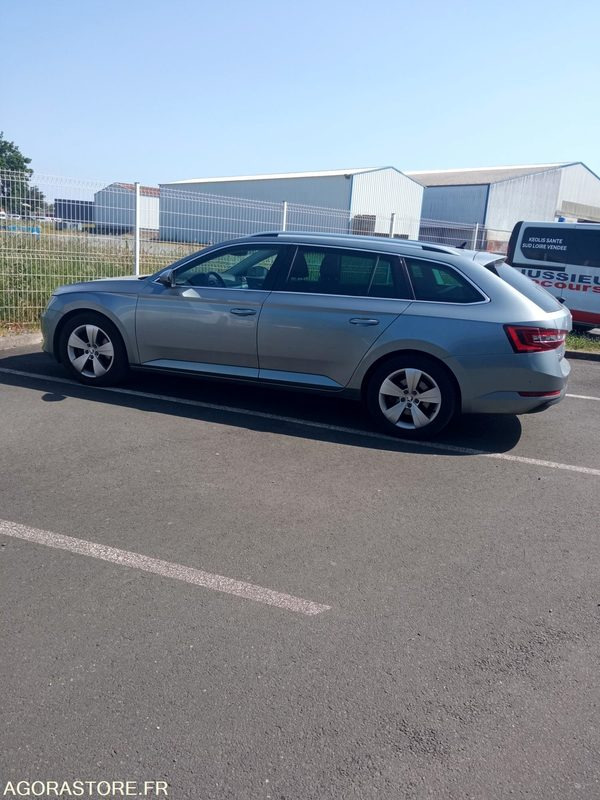 ET-350-JR - Roulant - SKODA OCTAVIA SUPERB - VP - BVA - 199 800 Kms - Car: picture 4 ET-350-JR - Roulant - SKODA OCTAVIA SUPERB - VP - BVA - 199 800 Kms - Car: picture 4