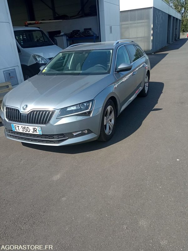 ET-350-JR - Roulant - SKODA OCTAVIA SUPERB - VP - BVA - 199 800 Kms - Car: picture 5 ET-350-JR - Roulant - SKODA OCTAVIA SUPERB - VP - BVA - 199 800 Kms - Car: picture 5