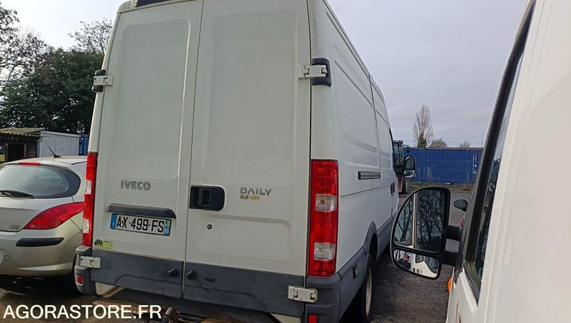 Fourgon Iveco - 2008 - 218304kms - AX499FS - Panel van: picture 2 Fourgon Iveco - 2008 - 218304kms - AX499FS - Panel van: picture 2