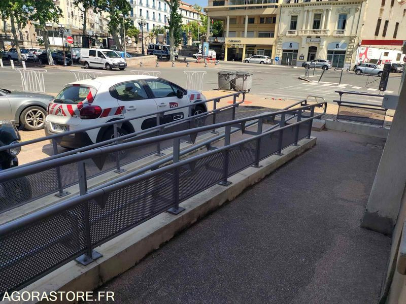 Garde-corps et main courante métalliques pour rampe PMR - Tool/ Equipment: picture 1 Garde-corps et main courante métalliques pour rampe PMR - Tool/ Equipment: picture 1