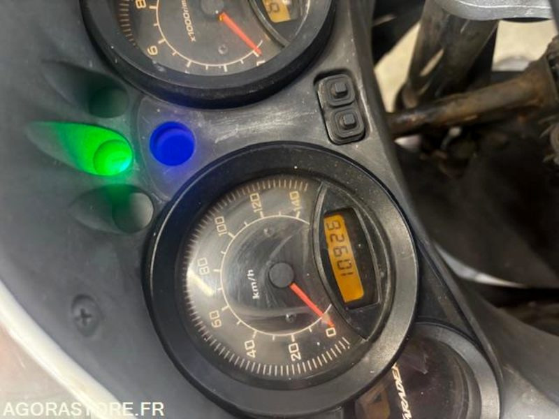 HONDA - VARADERO-125 CM3 - 2007 - 10926 KM - ROULANTE - Motorcycle: picture 4 HONDA - VARADERO-125 CM3 - 2007 - 10926 KM - ROULANTE - Motorcycle: picture 4