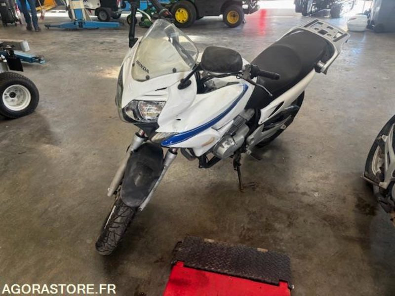 HONDA - VARADERO-125 CM3 - 2007 - 10926 KM - ROULANTE - Motorcycle: picture 1 HONDA - VARADERO-125 CM3 - 2007 - 10926 KM - ROULANTE - Motorcycle: picture 1