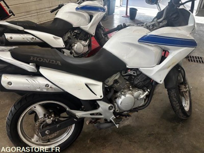 HONDA - VARADERO-125 CM3 - 2007 - 10926 KM - ROULANTE - Motorcycle: picture 2 HONDA - VARADERO-125 CM3 - 2007 - 10926 KM - ROULANTE - Motorcycle: picture 2