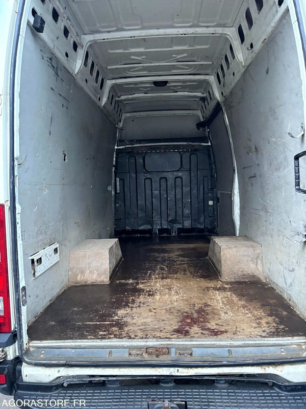 IVECO 180cv de 2011 - 195600KM - Panel van: picture 5 IVECO 180cv de 2011 - 195600KM - Panel van: picture 5