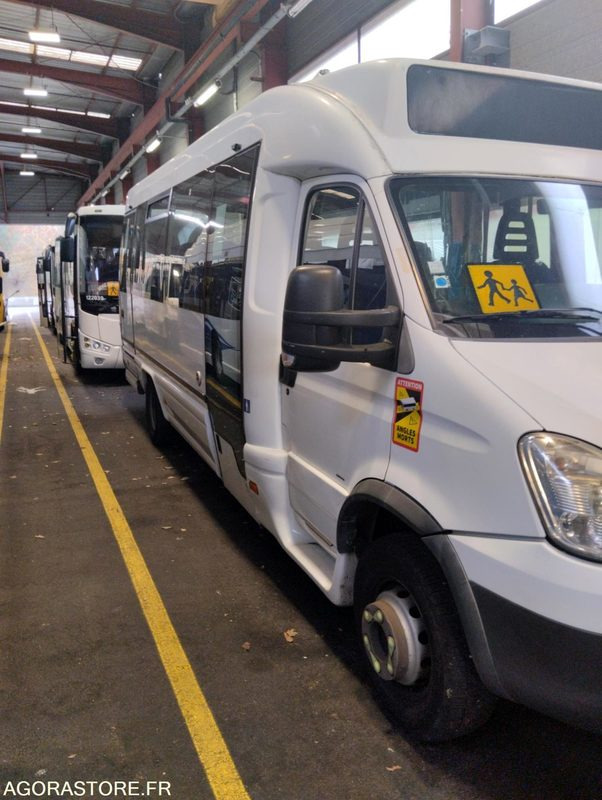 IVECO BUS DAILY N°092045 - Minibus, Passenger van: picture 2 IVECO BUS DAILY N°092045 - Minibus, Passenger van: picture 2