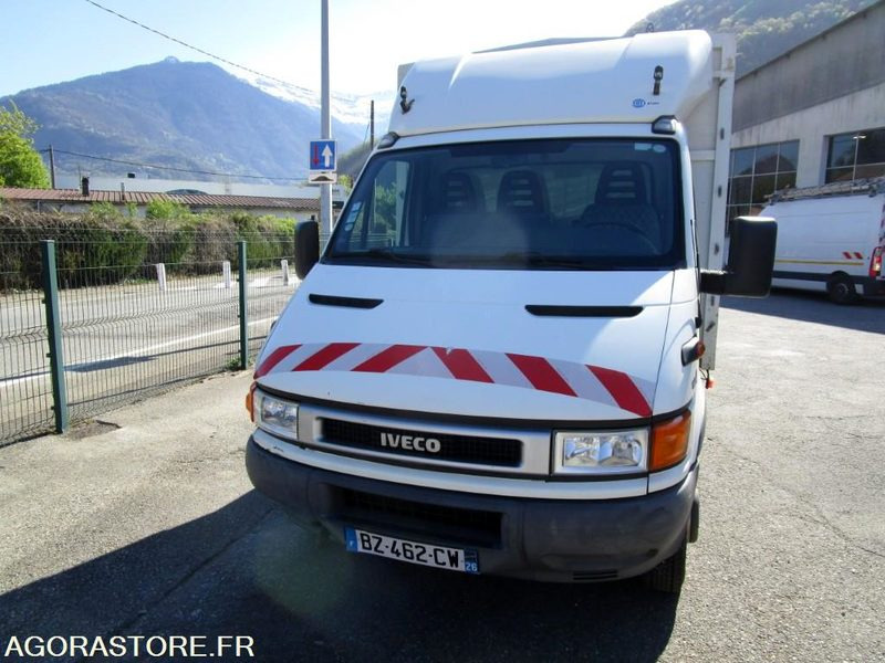 IVECO DAILY 35C11 du 28/04/2000 (Contrôle Technique joint) - Panel van: picture 1 IVECO DAILY 35C11 du 28/04/2000 (Contrôle Technique joint) - Panel van: picture 1