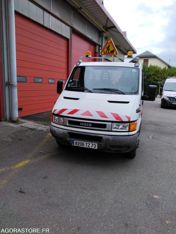 IVECO DAILY AMPLIROOL - 2004 - 82000km - 8206TZ73 - Tipper van: picture 2 IVECO DAILY AMPLIROOL - 2004 - 82000km - 8206TZ73 - Tipper van: picture 2