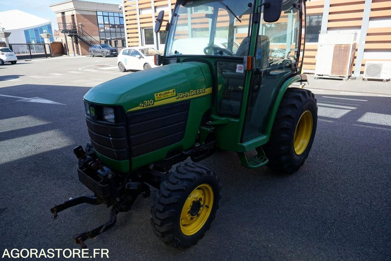 JOHN DEERE - Farm tractor: picture 1 JOHN DEERE - Farm tractor: picture 1