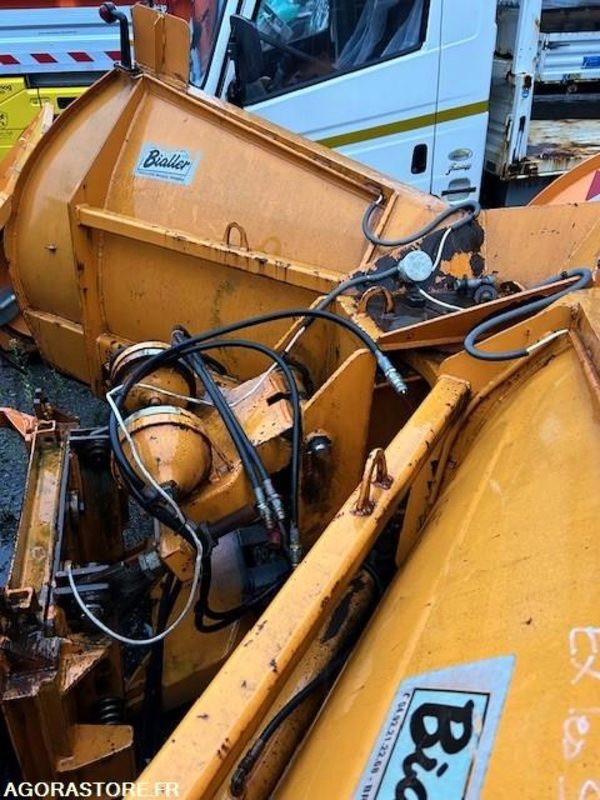LAME A NEIGE ETRAVE TRANSFORMABLE BIALLER TYPE H4 - 2000 - Snow plough: picture 4 LAME A NEIGE ETRAVE TRANSFORMABLE BIALLER TYPE H4 - 2000 - Snow plough: picture 4