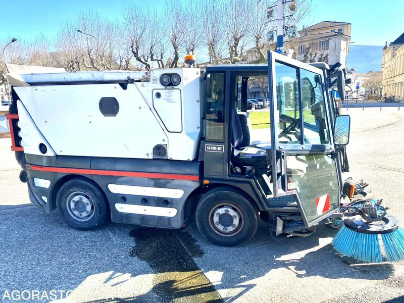 LOT DE DEUX BALAYEUSE SCHMIDT SWINGO 2001 ET 2003 + UNE BALAYEUSE BOSCHUNG 2001 - Road sweeper: picture 1 LOT DE DEUX BALAYEUSE SCHMIDT SWINGO 2001 ET 2003 + UNE BALAYEUSE BOSCHUNG 2001 - Road sweeper: picture 1