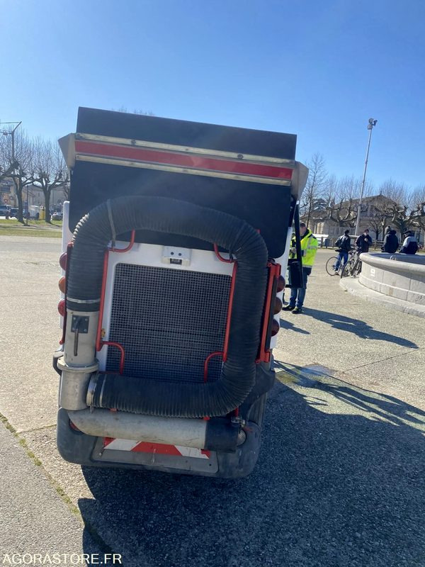 LOT DE DEUX BALAYEUSE SCHMIDT SWINGO 2001 ET 2003 + UNE BALAYEUSE BOSCHUNG 2001 - Road sweeper: picture 4 LOT DE DEUX BALAYEUSE SCHMIDT SWINGO 2001 ET 2003 + UNE BALAYEUSE BOSCHUNG 2001 - Road sweeper: picture 4