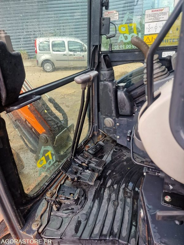 MINI PELLE HYDRAULIQUE SUR CHENILLES CAOUTCHOUC HITACHI ZX26U DIESEL 19.7CV 2017 - Mini excavator: picture 2 MINI PELLE HYDRAULIQUE SUR CHENILLES CAOUTCHOUC HITACHI ZX26U DIESEL 19.7CV 2017 - Mini excavator: picture 2