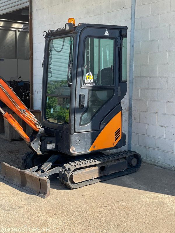 Excavator MINI-PELLE SUR CHENILLE CAOUTCHOUC HITACHI ZX17U-2  15CV 1.9T AVEC 3 GODETS: picture 6